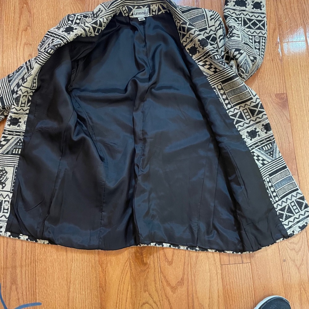 Karen Mikal Black and Tan Patterned Blazer - Picture 11 of 11